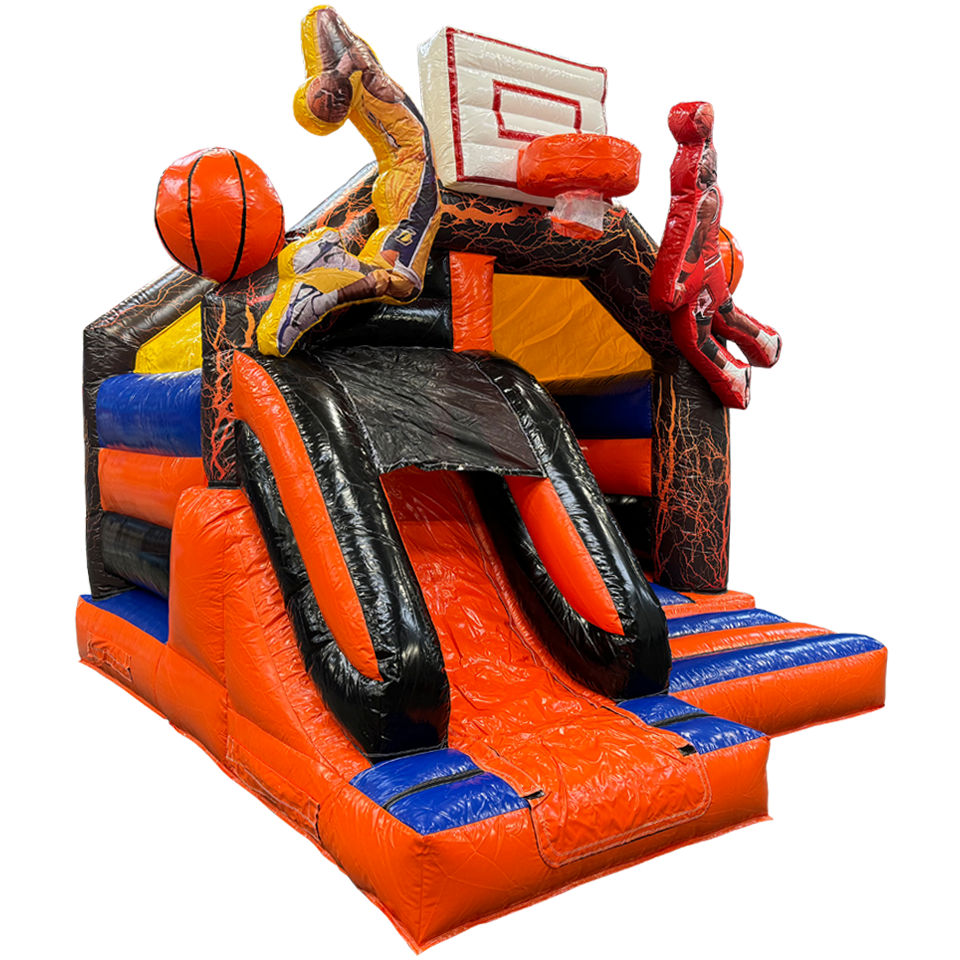 Côté d'un Château Gonflable avec gros plan sur un joueur de basket-ball qui saute