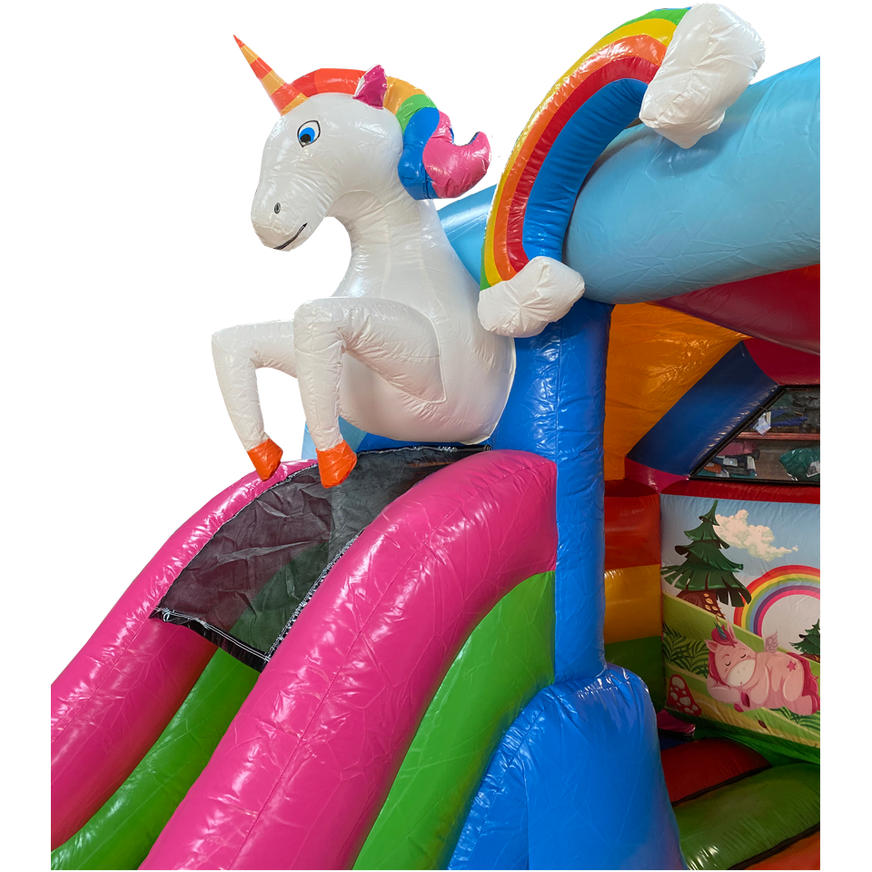 Gros plan sur une licorne et un arc-en-ciel