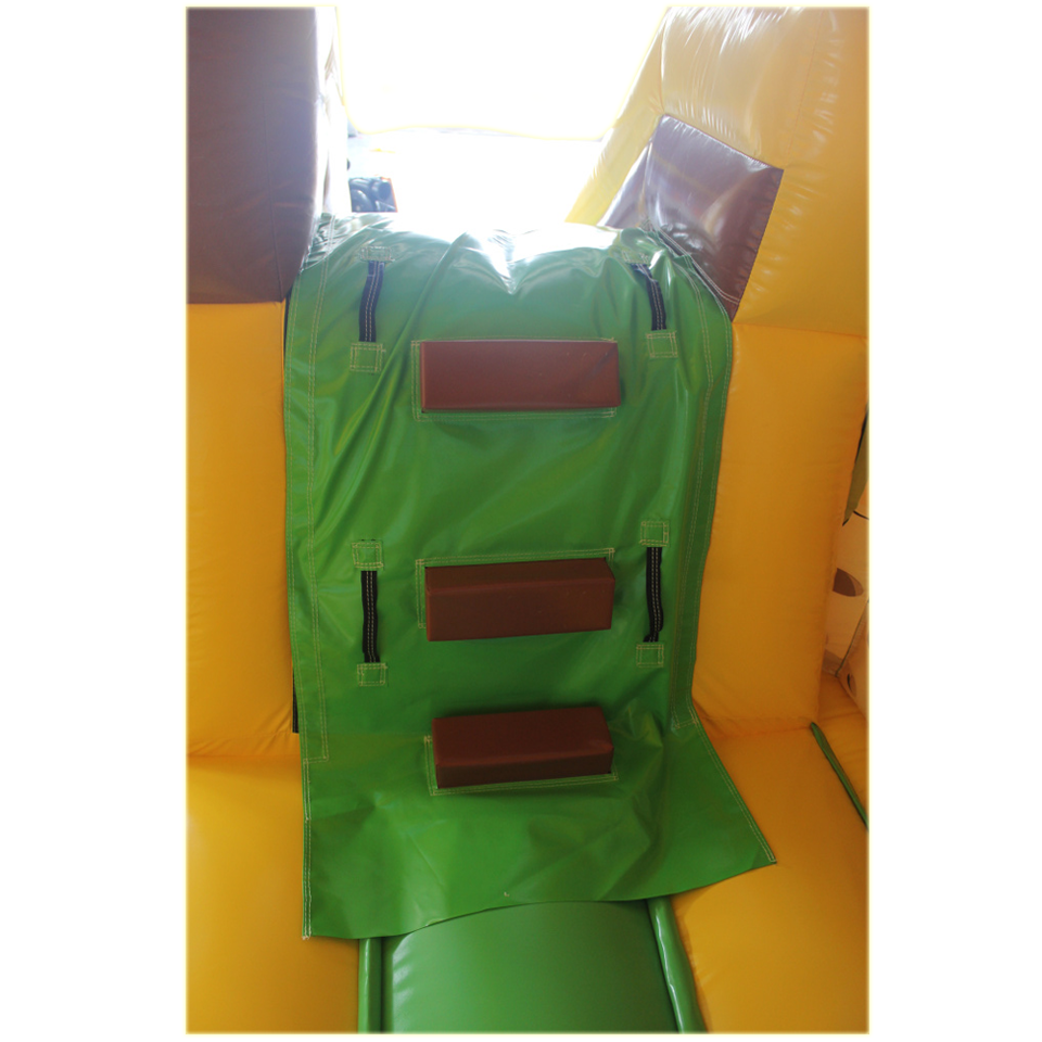 Trapje van het springkasteel